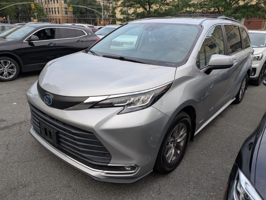 2021 Toyota Sienna XLE AWD 7-Passenger (Natl) photo
