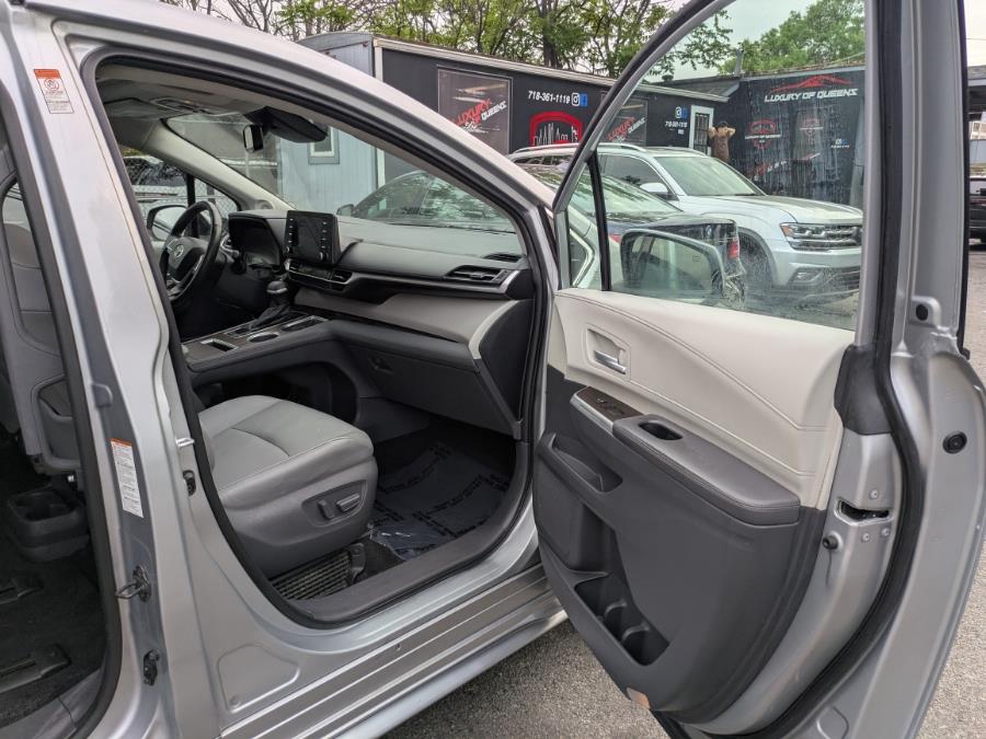 2021 Toyota Sienna XLE AWD 7-Passenger (Natl) photo