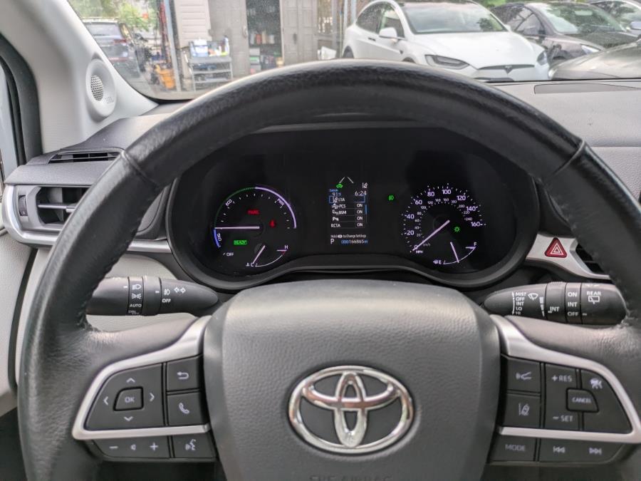 2021 Toyota Sienna XLE AWD 7-Passenger (Natl) photo