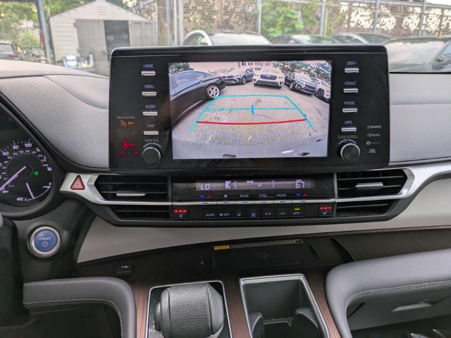 2021 Toyota Sienna XLE AWD 7-Passenger (Natl) photo