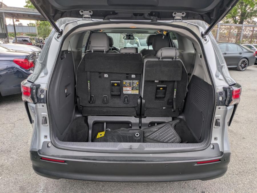 2021 Toyota Sienna XLE AWD 7-Passenger (Natl) photo