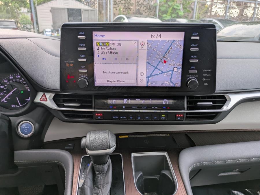 2021 Toyota Sienna XLE AWD 7-Passenger (Natl) photo