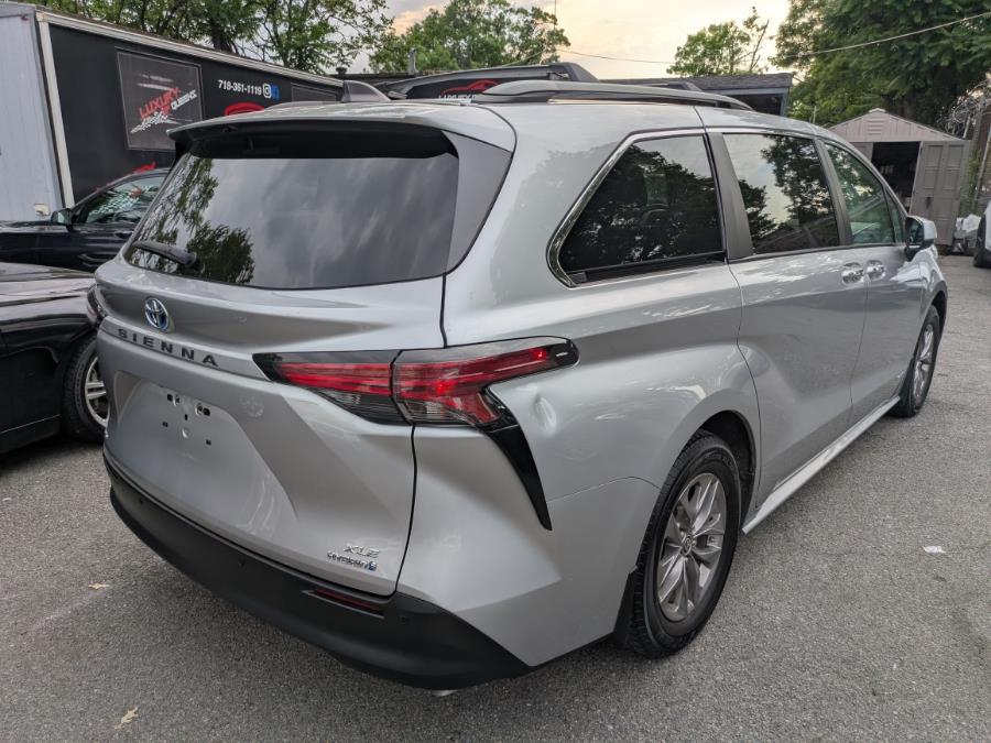 2021 Toyota Sienna XLE AWD 7-Passenger (Natl) photo