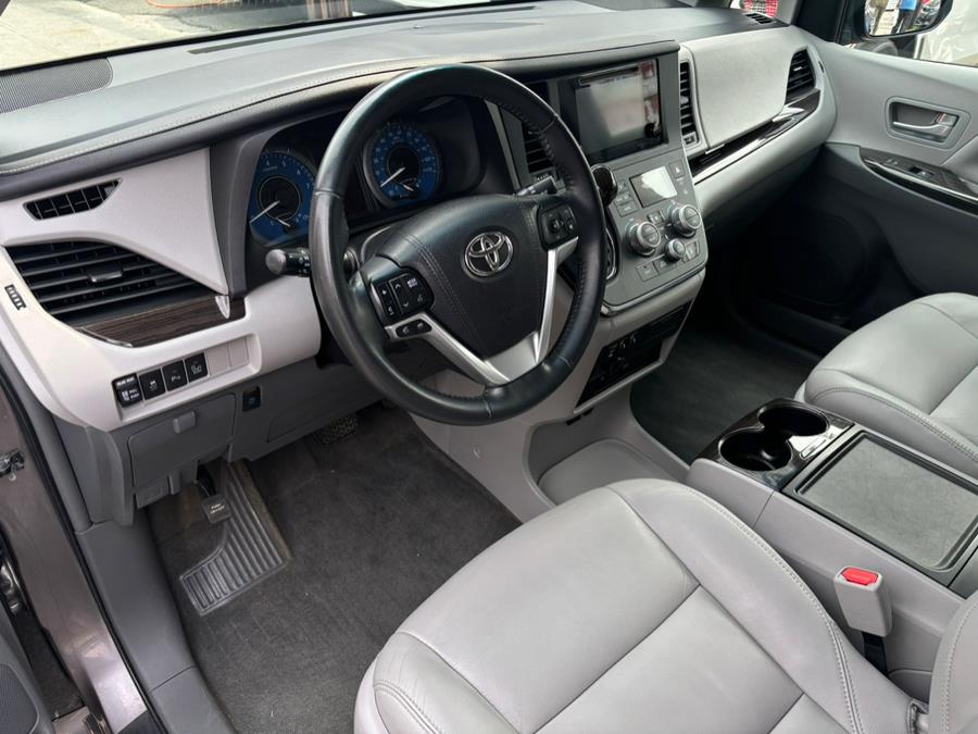 2015 Toyota Sienna 5dr 7-Pass Van XLE Premium AWD photo