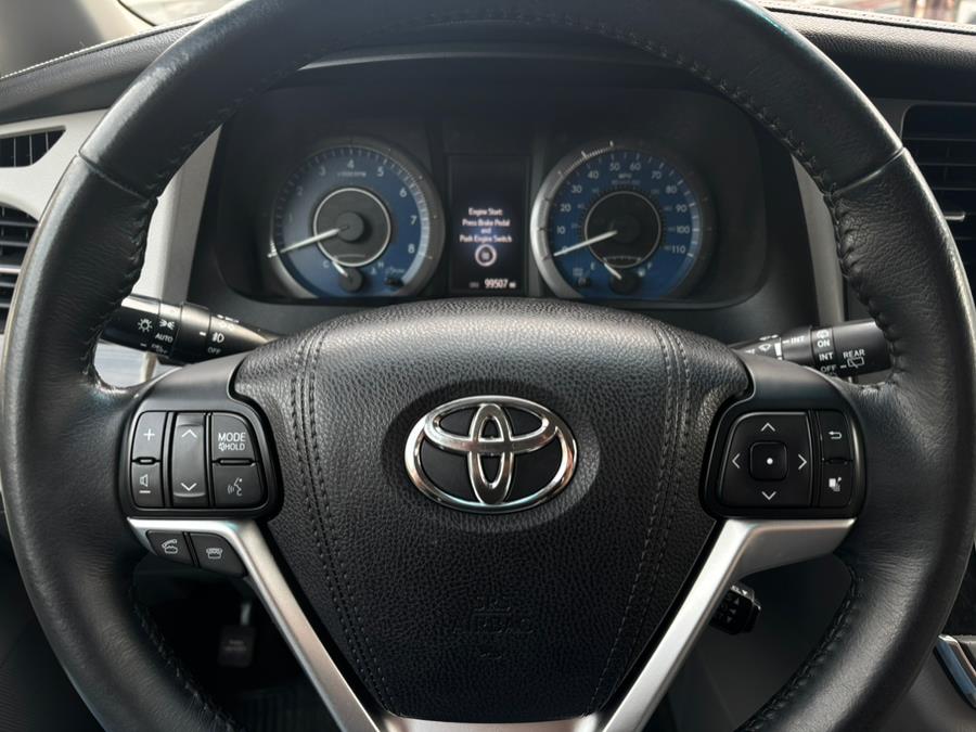 2015 Toyota Sienna 5dr 7-Pass Van XLE Premium AWD photo
