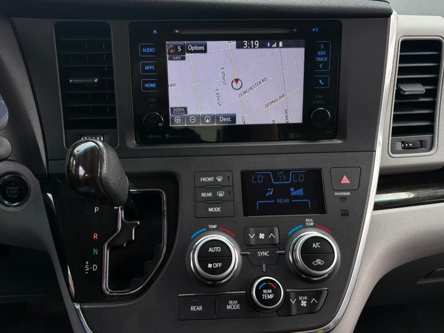 2015 Toyota Sienna 5dr 7-Pass Van XLE Premium AWD photo