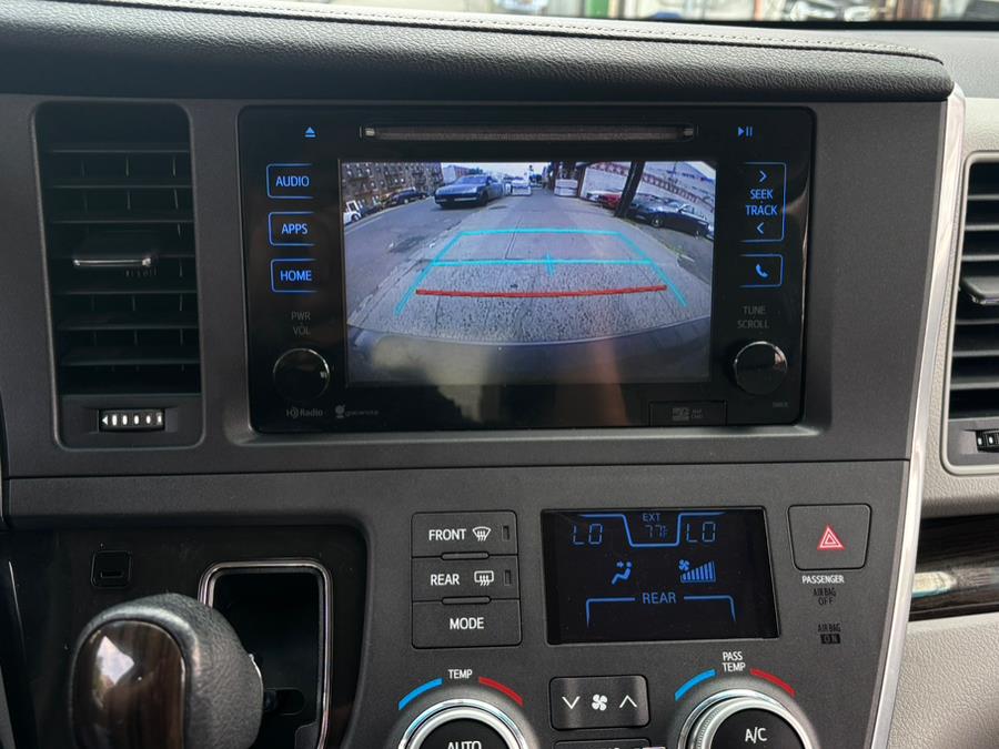 2015 Toyota Sienna 5dr 7-Pass Van XLE Premium AWD photo