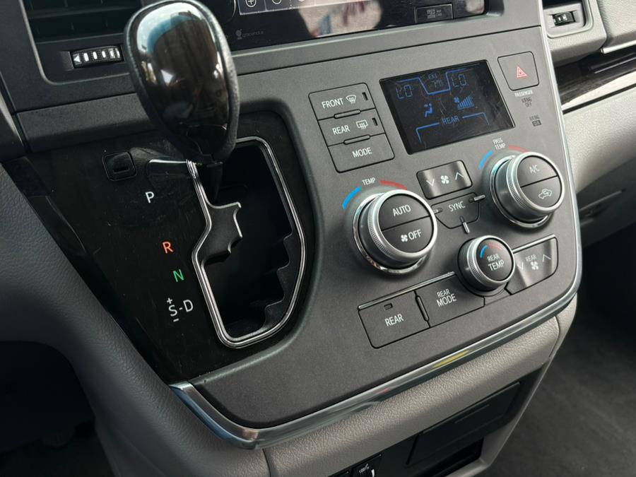 2015 Toyota Sienna 5dr 7-Pass Van XLE Premium AWD photo
