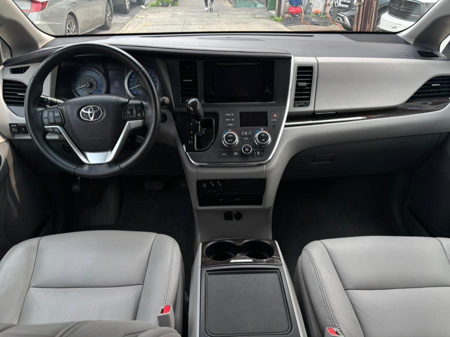 2015 Toyota Sienna 5dr 7-Pass Van XLE Premium AWD photo