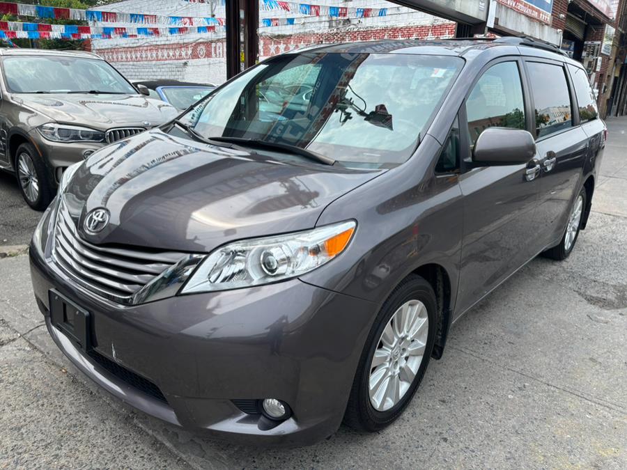 2015 Toyota Sienna 5dr 7-Pass Van XLE Premium AWD photo