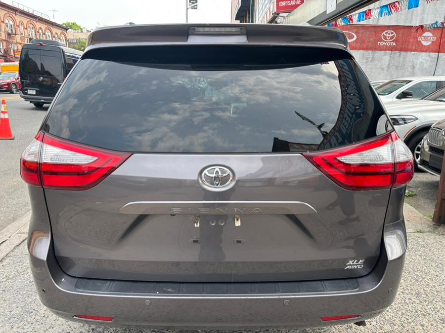 2015 Toyota Sienna 5dr 7-Pass Van XLE Premium AWD photo
