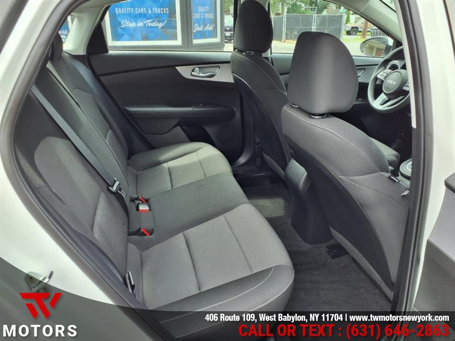 2023 Kia Forte LXS photo 23