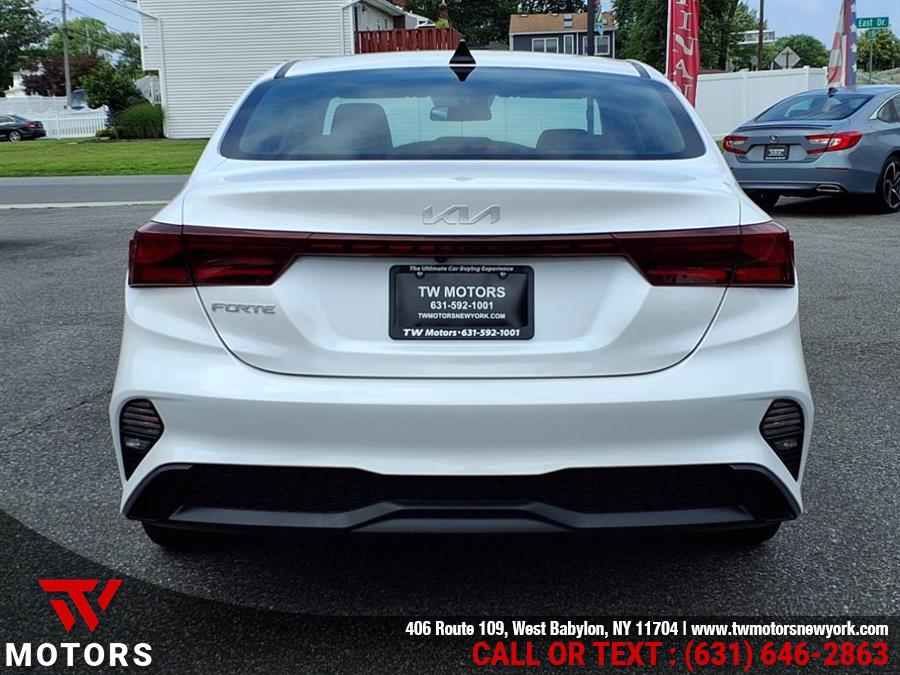 2023 Kia Forte LXS photo 9