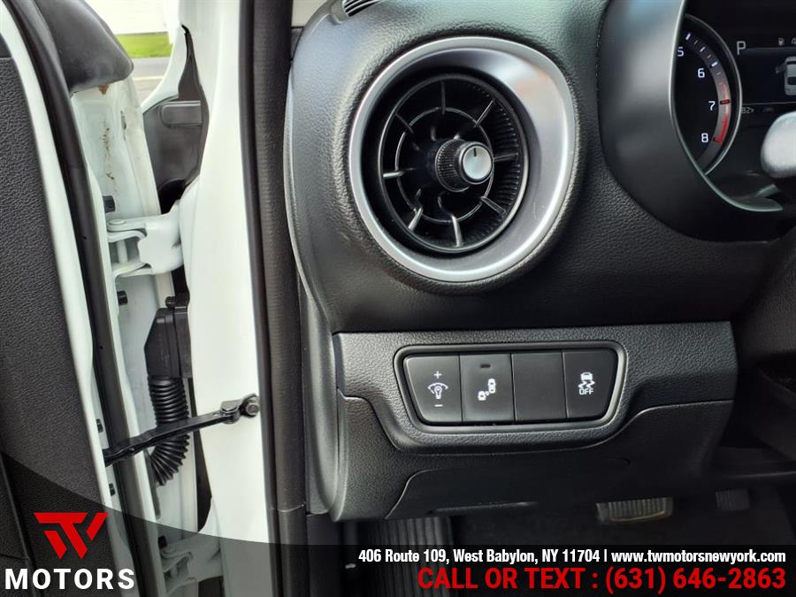 2023 Kia Forte LXS photo 17