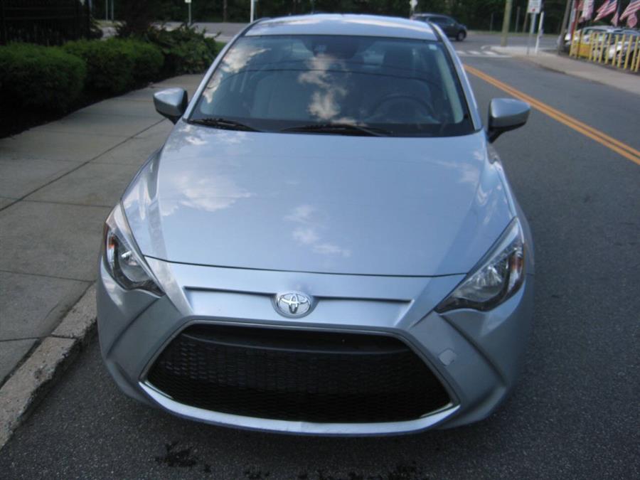 2019 Toyota Yaris photo 2