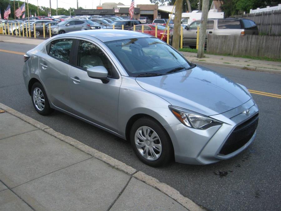 2019 Toyota Yaris photo 3