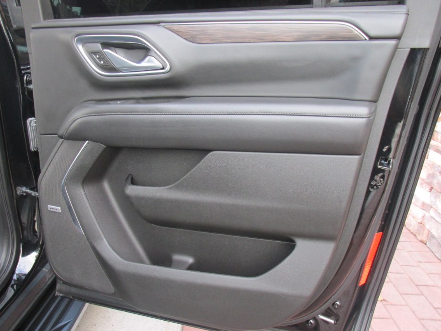 2021 Chevrolet Suburban LT photo 26