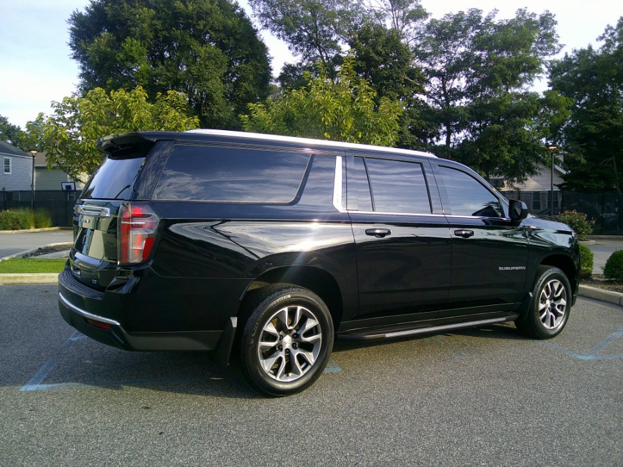 2021 Chevrolet Suburban LT photo 3