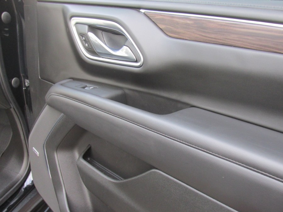 2021 Chevrolet Suburban LT photo 32