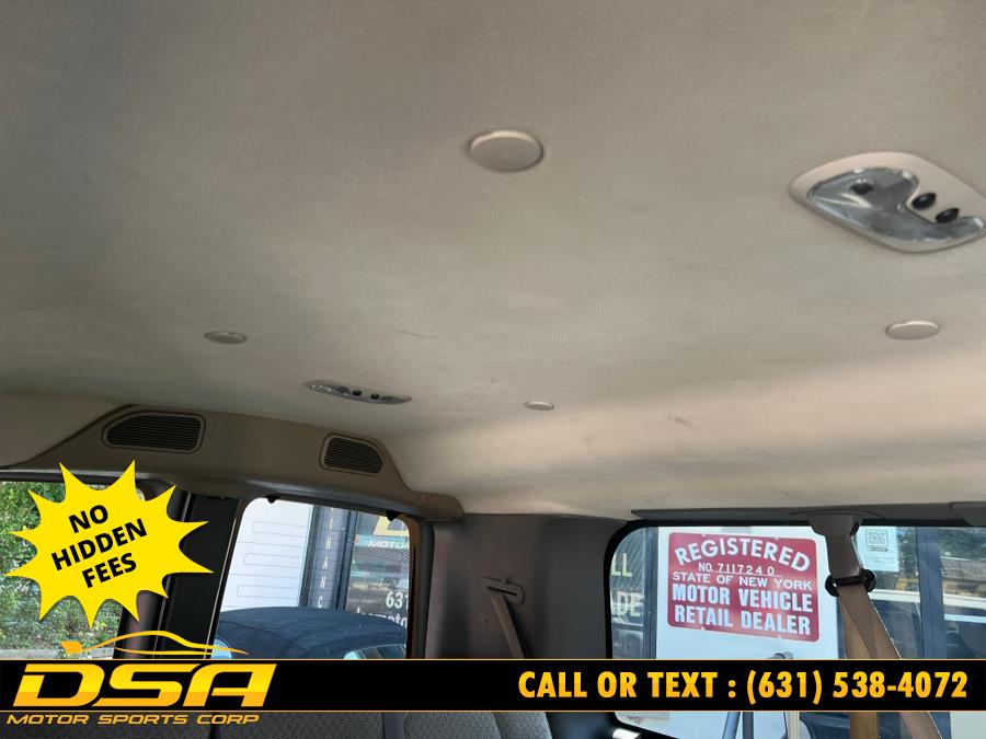 2018 Chevrolet Express Passenger LT photo 27