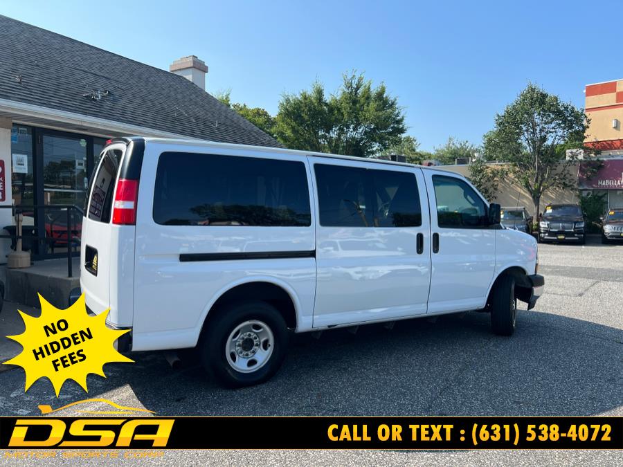 2018 Chevrolet Express Passenger LT photo 3