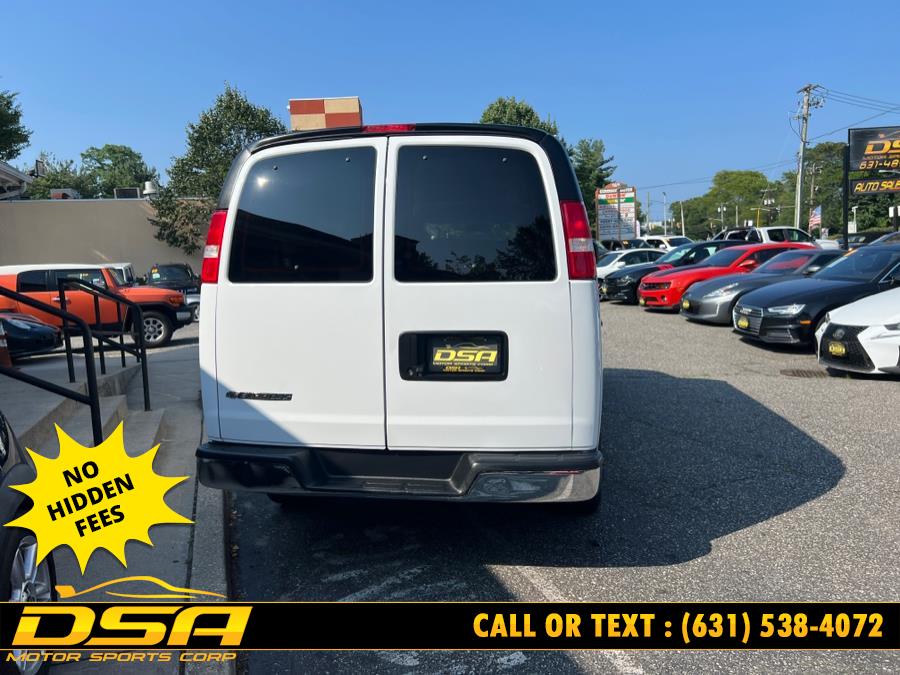 2018 Chevrolet Express Passenger LT photo 4