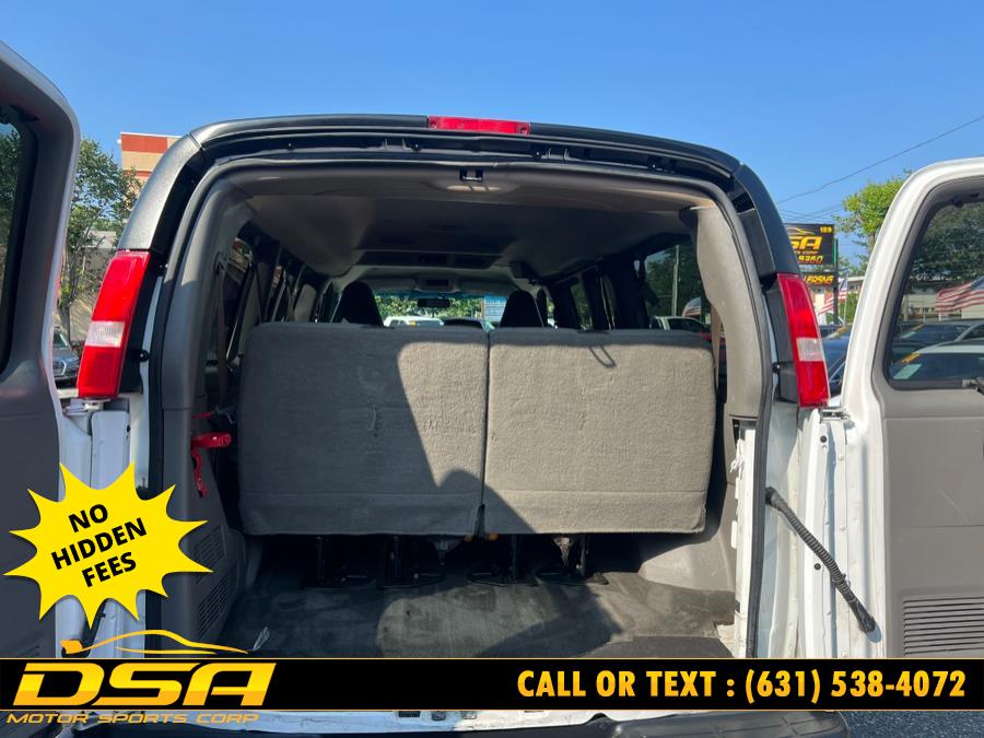 2018 Chevrolet Express Passenger LT photo 28