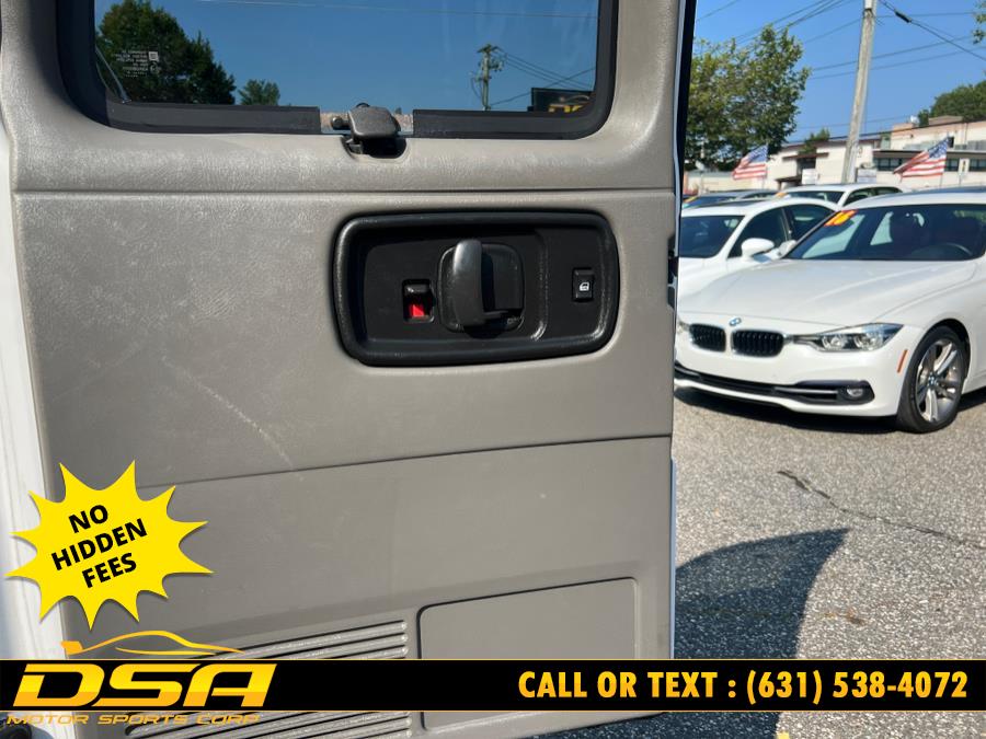 2018 Chevrolet Express Passenger LT photo 29
