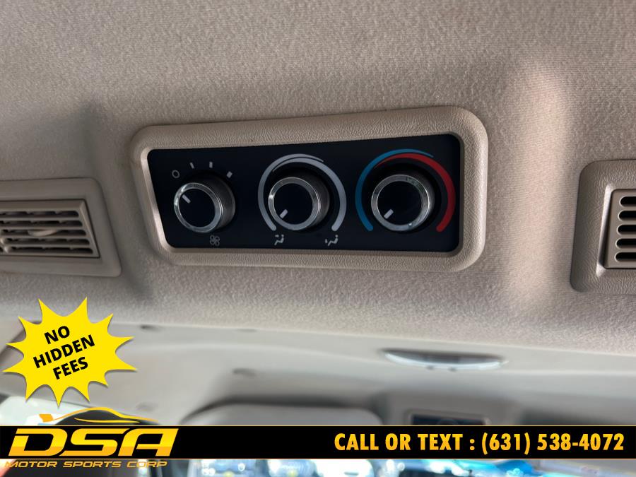 2018 Chevrolet Express Passenger LT photo 24