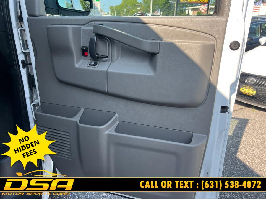 2018 Chevrolet Express Passenger LT photo 21