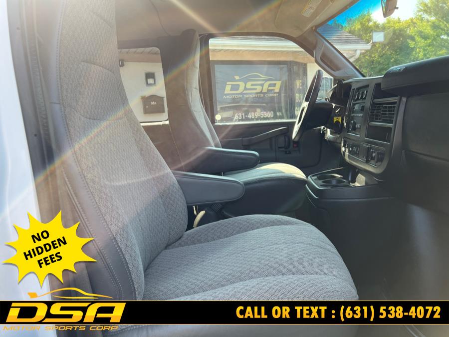 2018 Chevrolet Express Passenger LT photo 13