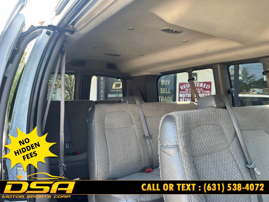 2018 Chevrolet Express Passenger LT photo 22