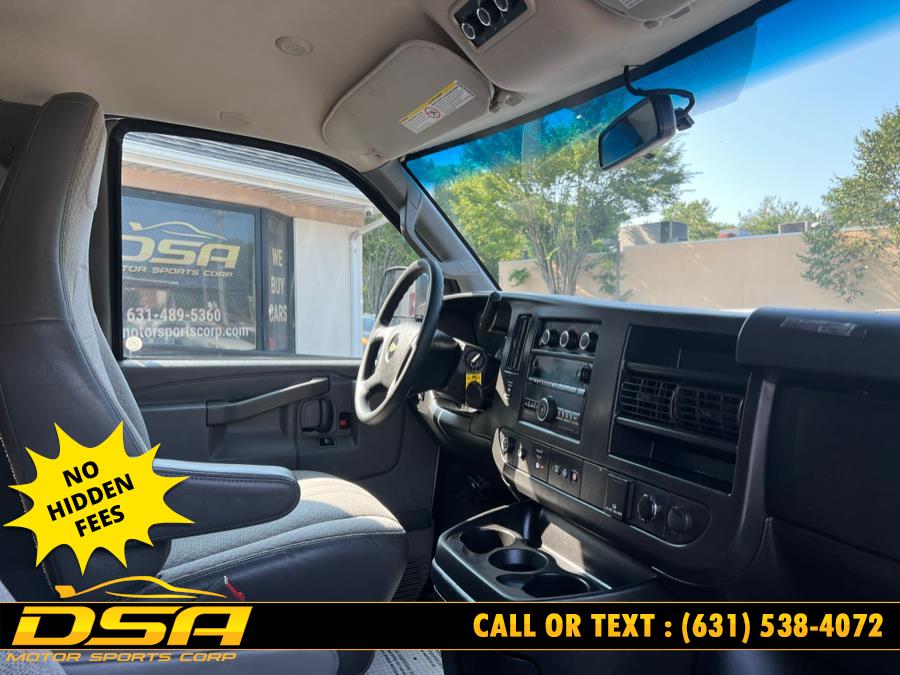 2018 Chevrolet Express Passenger LT photo 12