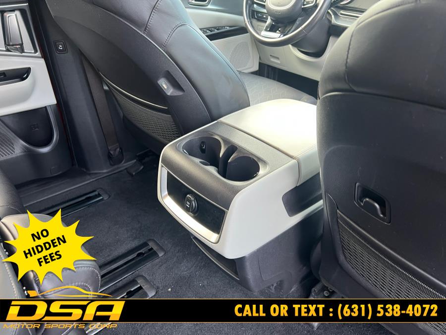 2024 Kia Carnival LX photo 23
