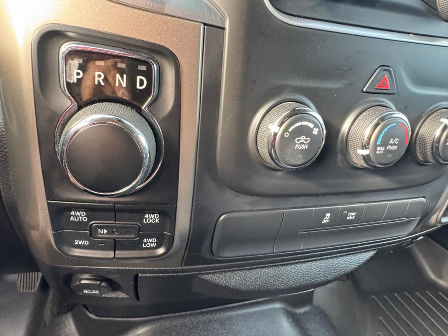 2013 Ram 1500 SLT photo 18