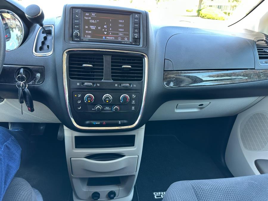 2018 Dodge Grand Caravan SE Plus photo 13