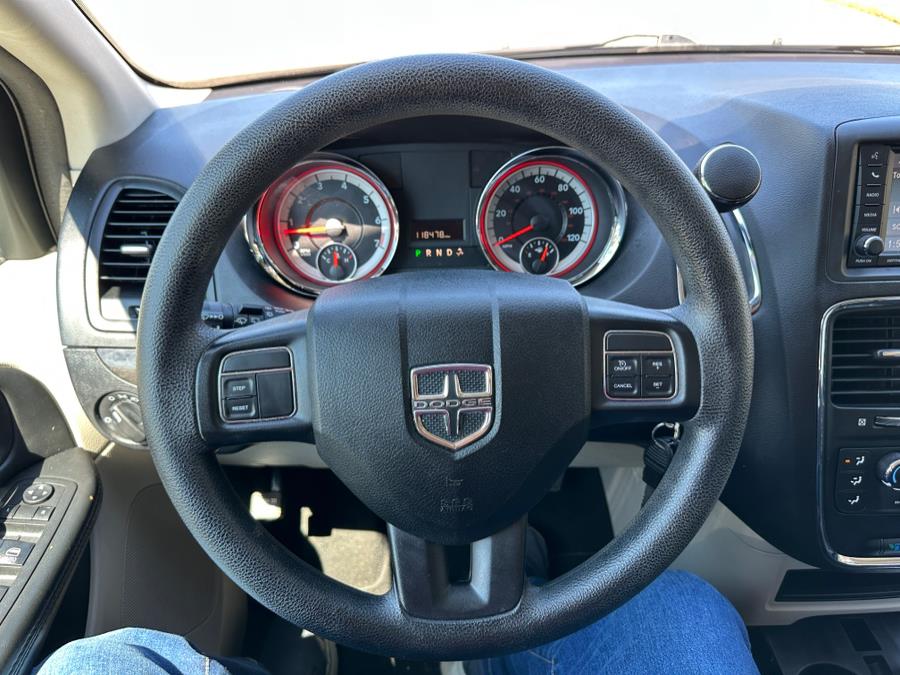 2018 Dodge Grand Caravan SE Plus photo 12