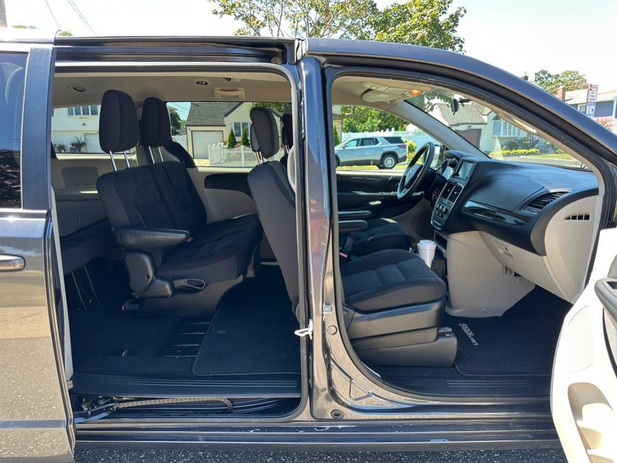 2018 Dodge Grand Caravan SE Plus photo 18