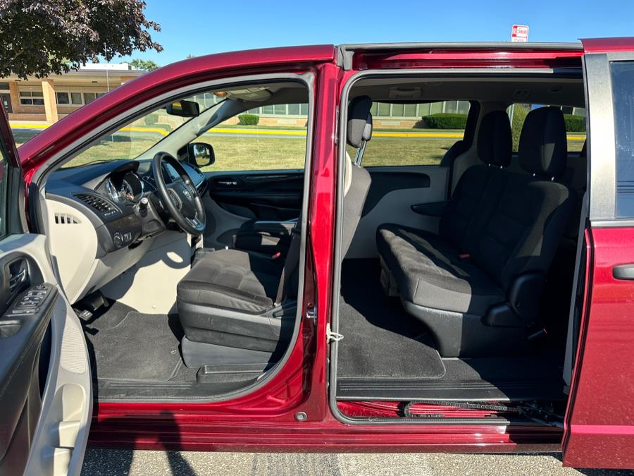 2019 Dodge Grand Caravan SE photo 19
