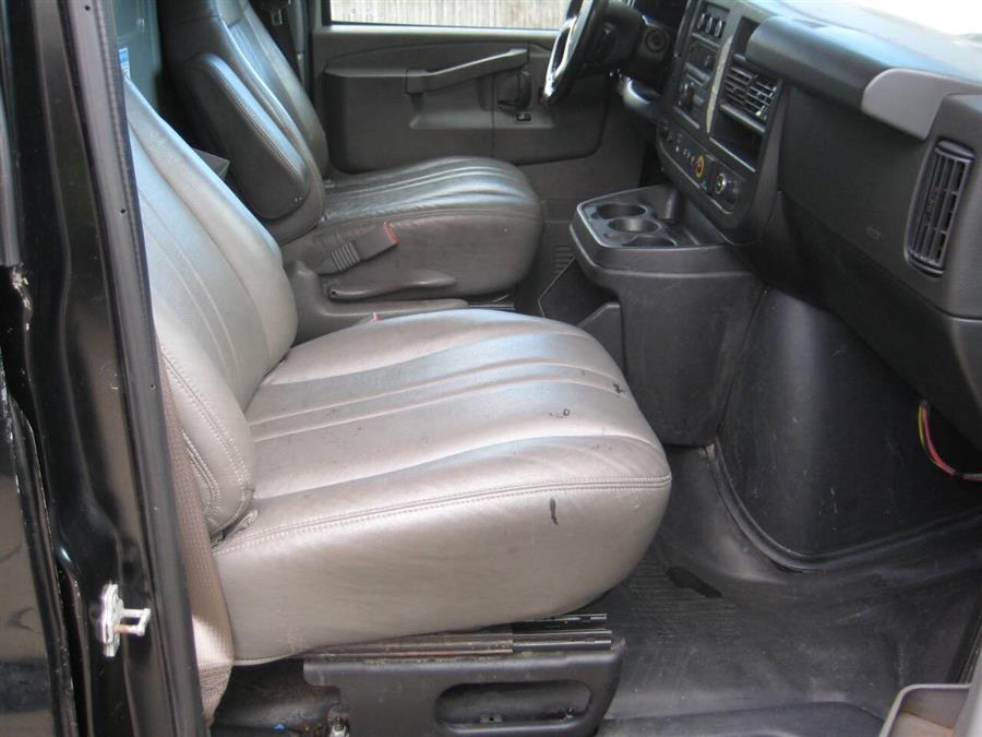 2018 Chevrolet Express 2500 Van photo 17