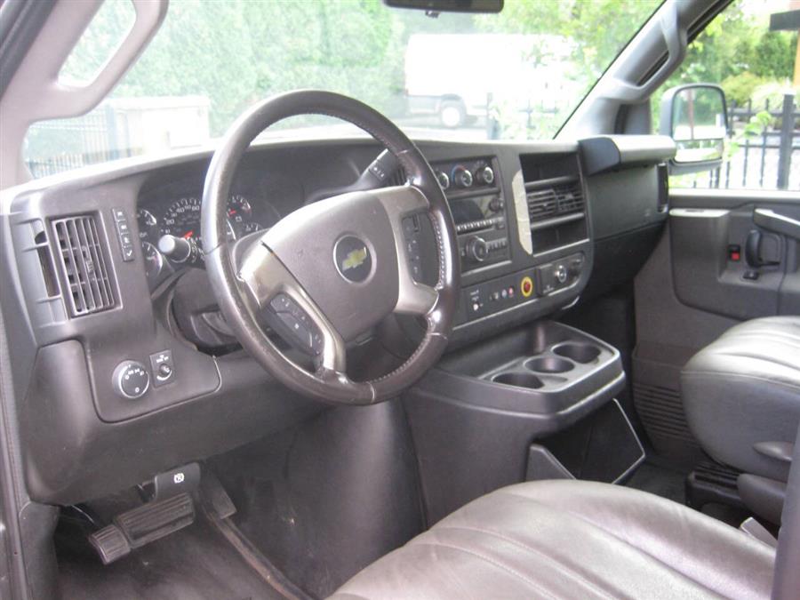 2018 Chevrolet Express 2500 Van photo 18