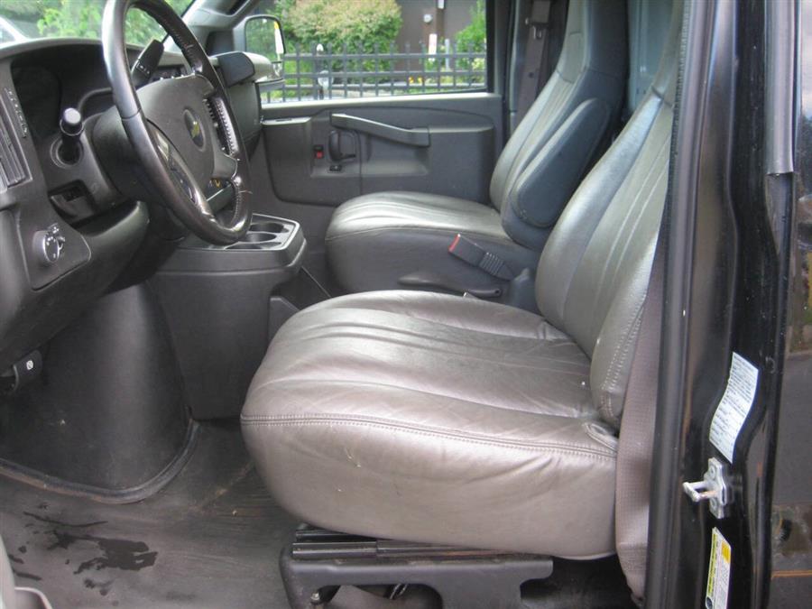 2018 Chevrolet Express 2500 Van photo 19