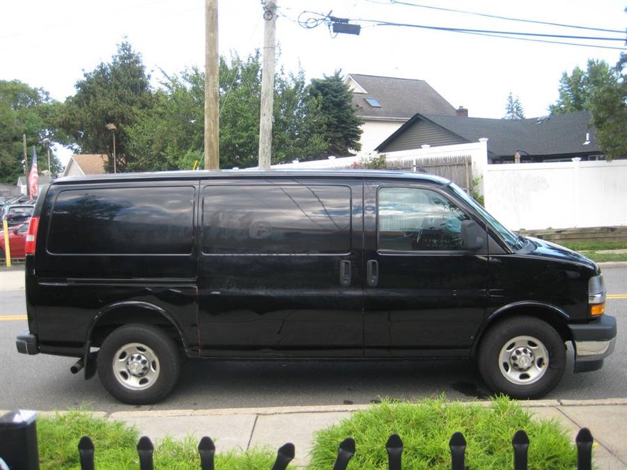 2018 Chevrolet Express 2500 Van photo 12