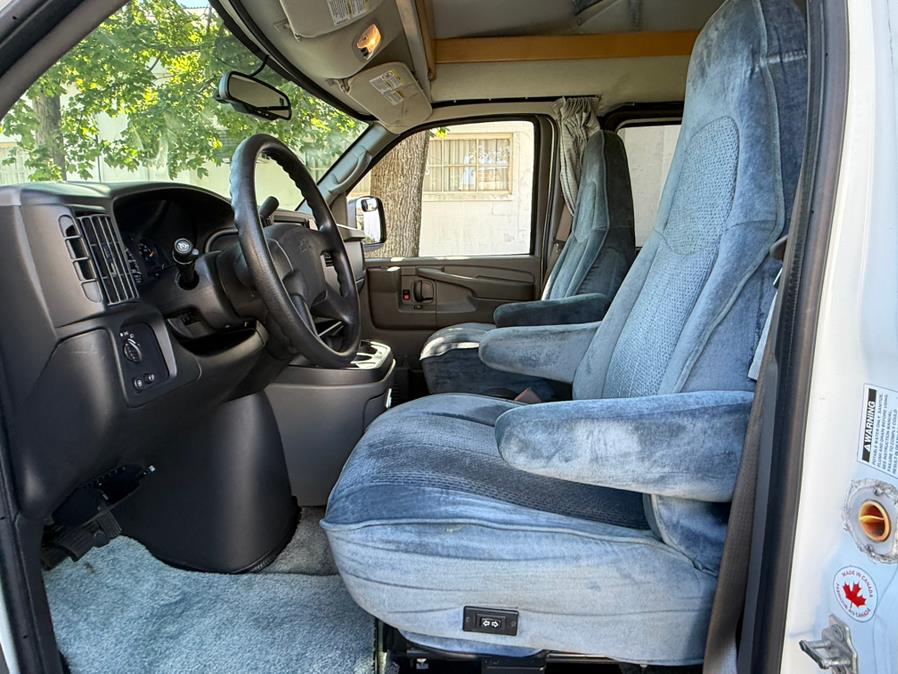2004 Chevrolet Express 3500 photo 11