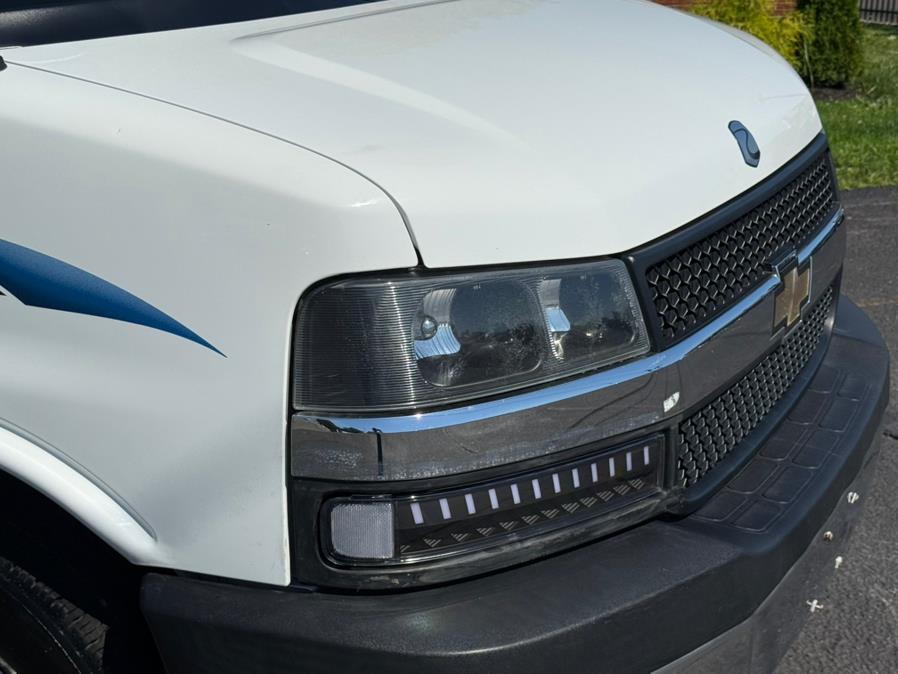 2004 Chevrolet Express 3500 photo 8
