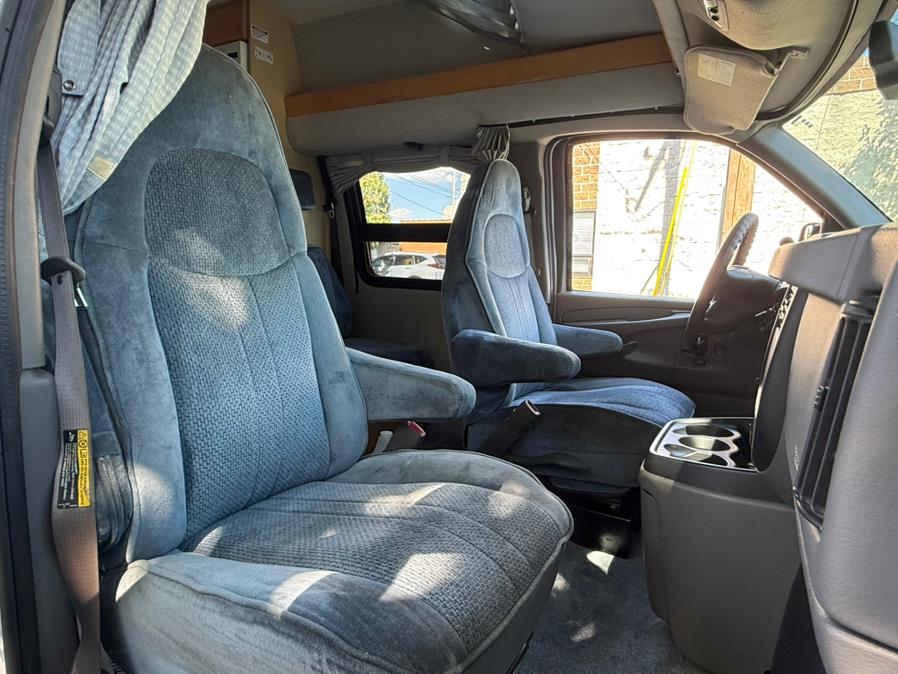 2004 Chevrolet Express 3500 photo 12