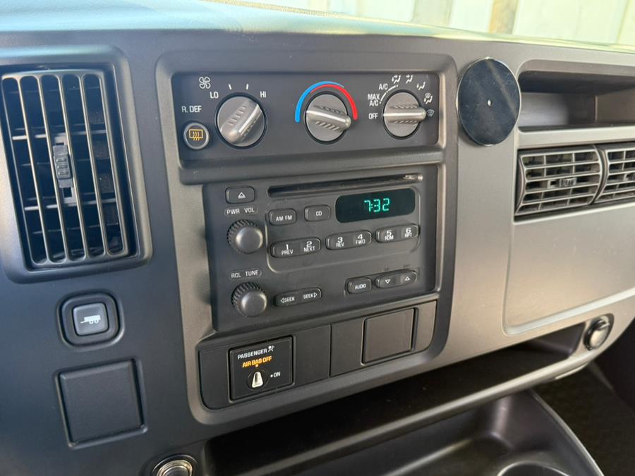 2004 Chevrolet Express 3500 photo 26