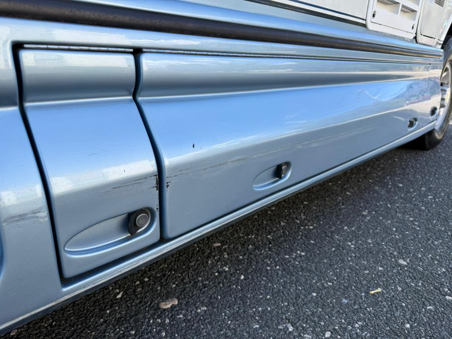 2004 Chevrolet Express 3500 photo 23