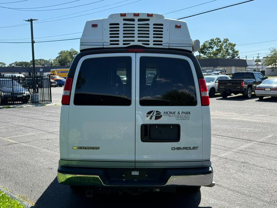 2004 Chevrolet Express 3500 photo 3