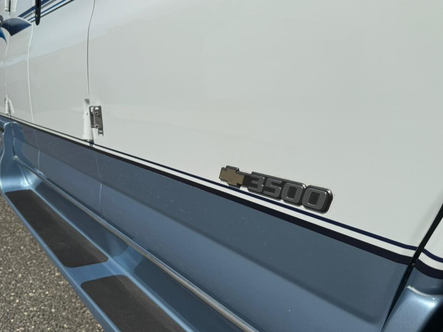 2004 Chevrolet Express 3500 photo 28